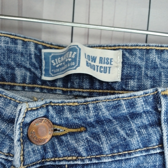 Levi's Signature Low Rise Bootcut Classic Faded Blue Denim Jeans - Picture 3 of 13